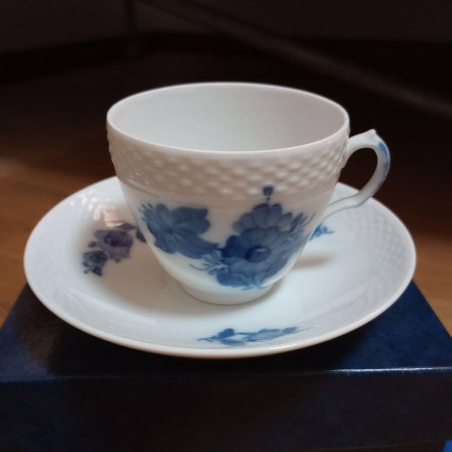 ロイヤルコペンハーゲン　青い花柄 Amazon | ロイヤルコペンハーゲン ブルーフラワー カップ