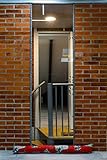 Burlete vintage, el burlete para puerta de aire frío. Eficaz y bonito de Veder! Ahorra en costes energéticos: deja el aire frío al exterior y el aire caliente en la habitación. El aislamiento térmico es perfecto para ahorrar en consumo de energía. Protege de corrientes de aire desagradables.