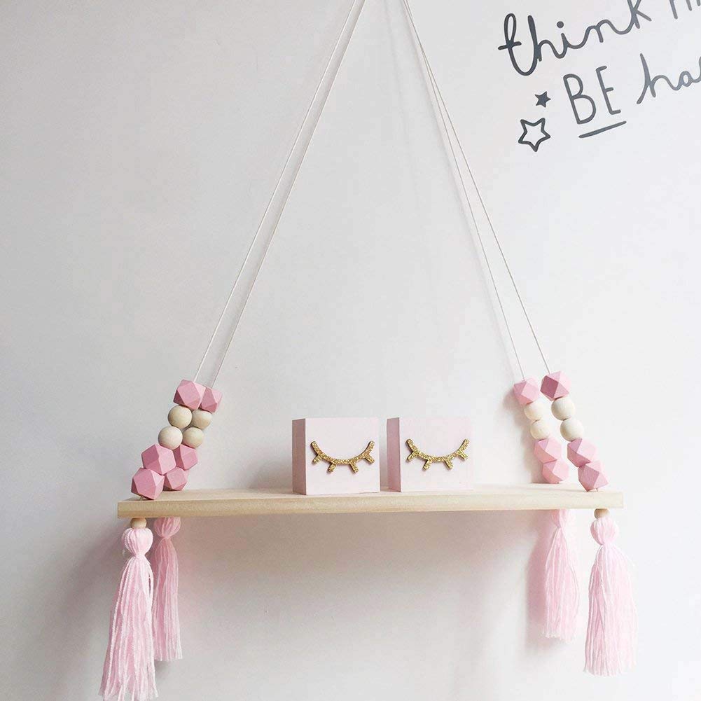 Étagère murale rose pour créer un décor de chambre de princesse