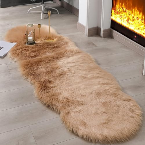 JXLOULAN Faux Lammfell Schaffell Teppich Hellbraun 60x160 cm, Longhair Flauschiger Teppiche Wohnzimmer Deko Weicher Fell Carpet für Stühle Sofa Schlafzimmer Kinderzimmer