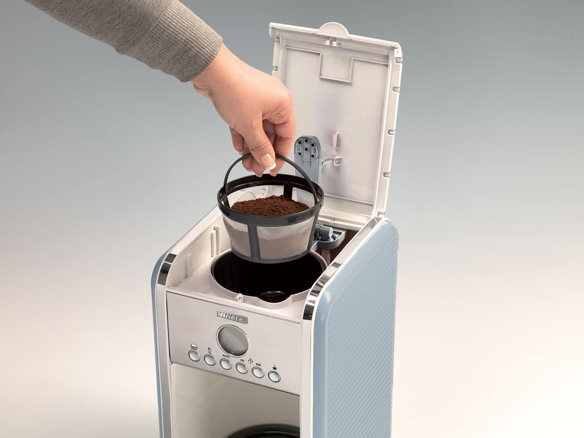 Ariete Macchina Caffè Americano Vintage 1342, Caraffa in Vetro Temperato, Fino a 12 Tazze, Timer Programmazione 24 Ore, Autospegnimento, Antigoccia, Piastra Riscaldata, Capacità 1.5 L, 2000W, Celeste Ariete Macchina Caffè Americano Vintage 1342, Caraffa in Vetro Temperato, Fino a 12 Tazze, Timer Programmazione 24 Ore, Autospegnimento, Antigoccia, Piastra Riscaldata, Capacità 1.5 L, 2000W, Celeste