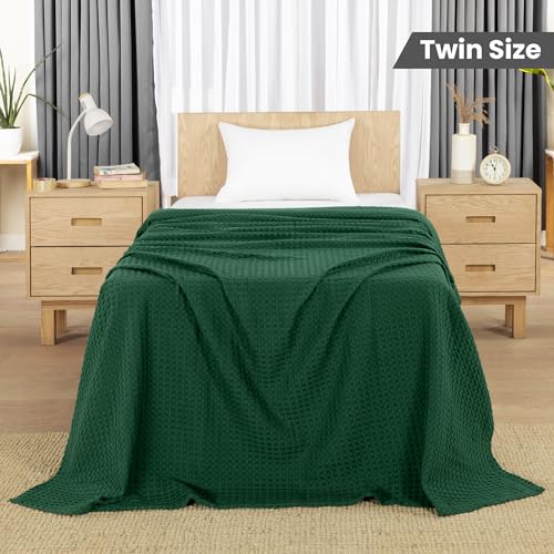 Image of Utopia Bedding 100% Cotton Waffle Weave Blanket Twin Size for Couch Sofa Bed - Lightweight, Breathable Summer Blankets Soft and Cozy, Gifts for Women Home Room Decor (Forest Green, 90x72 Inch)