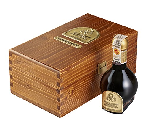 Ottenuto da mosto cotto di uve tipiche modenesi.