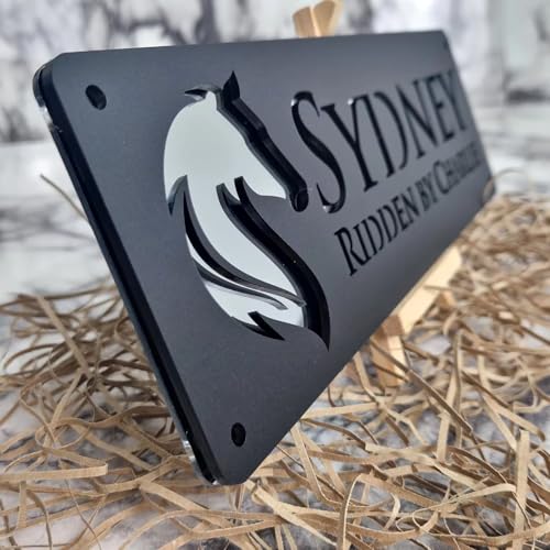 Personalisiertes Pferdestall Namensschild, Pferdenamensschild, Personalisiertes Pferdestall Acrylschild For Bauernhof Scheunenschild, Personalisiertes Outdoor Pferdename/Nummer Türschild(Black Gold)