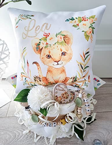 Windeltorte mit Name - Kuschelkissen Löwe Mädchen I Geschenk, Babyparty, Geburt oder Taufe + Gratis Grußkärtchen Cover