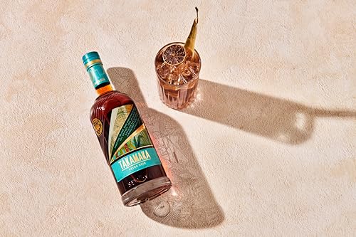 Takamaka Extra Noir Rum Gift Pack with Socks | 43% | 70cl | Dark Rum from the Seychelles | Perfect Neat or in Cocktails Takamaka Extra Noir Rum Gift Pack with Socks | 43% | 70cl | Dark Rum from the Seychelles | Perfect Neat or in Cocktails – Takamaka