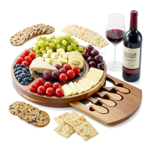 RAXCO Juego de regalo de tabla de queso de madera de acacia con placa de pizarra, tabla redonda de embutidos de 32 cm con cajón oculto y 4 cuchillos de queso especializados