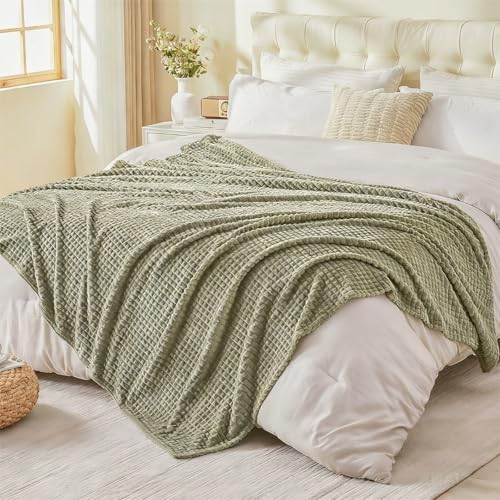 Image of EMME Fleece Blanket, 3D Jacquard Throw Blanket for Couch and Bed, Soft Cozy and Fluffy Blankets Lightweight Luxury Flannel with Geometric Grid Design (Forest Green, 50 inch x 60 inch)