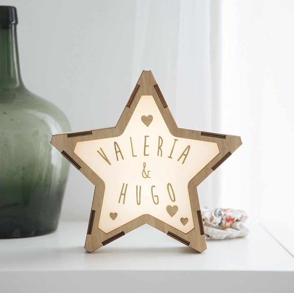 VINTIUN - Lampara Quitamiedos Personalizada con Nombre - Estrella Luminosa Madera Personalizable para Bebé y Adulto (2 nombres/Corazones)