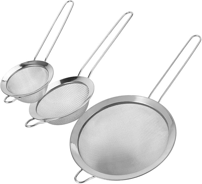 Kit 3 Peneiras em Aço Inox Resistente Luxo Para Coar Polvilhar Versátil Com Medidas Diferentes P, M, G