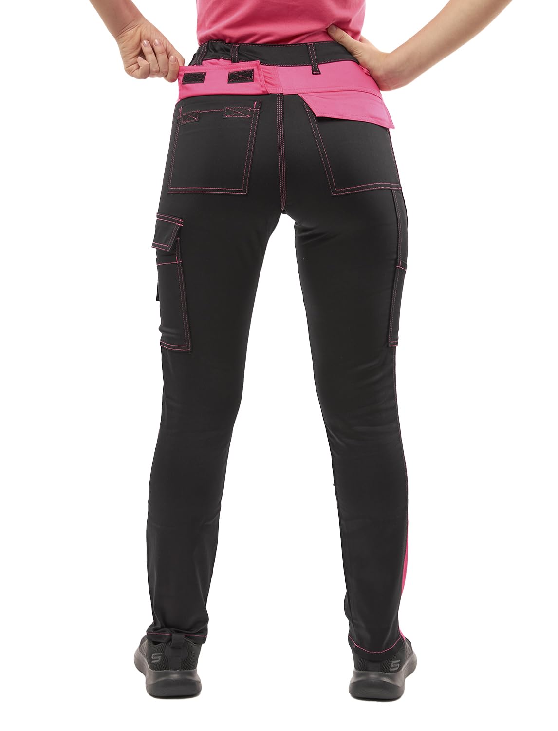 Detailansicht der vielseitigen Taschen und des Stretch-Materials der strongAnt Damen Arbeitshose.