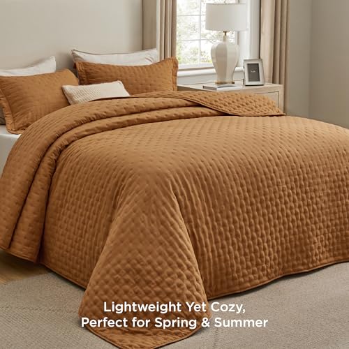 Image of Bedsure Quilts Queen Size - Honey Ginger Bedspread Queen Size & Lightweight Comforter, Boho Coverlet with Clover Pattern, Ultra Soft All-Season Bedding, 90 x 96 Inches