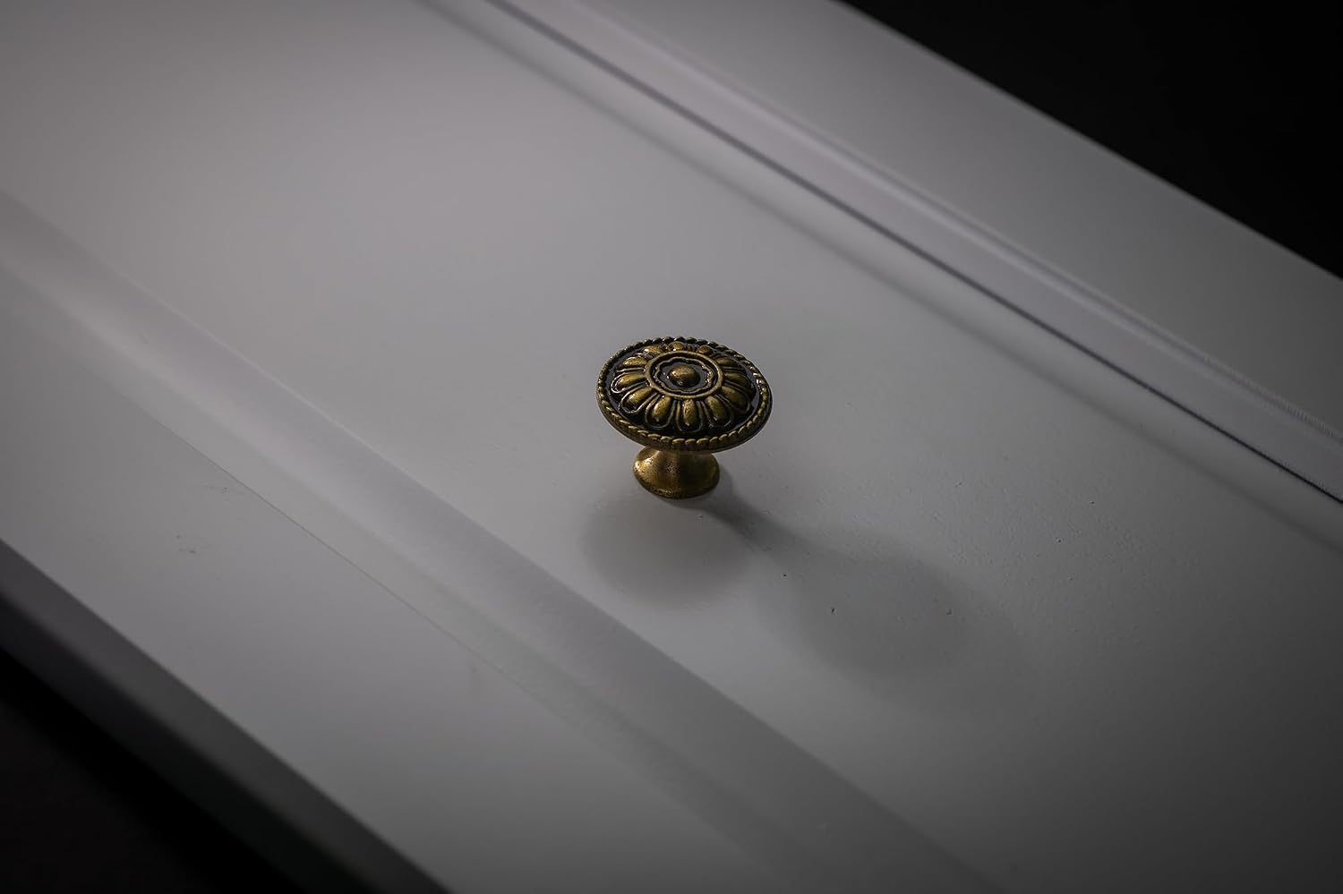 trust4care 4-Pack Antique Brass Kitchen Cabinet Knobs Vintage Drawer Pulls image 3