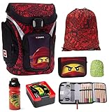 schulranzen lego test Schultaschen-Set 6-teilig!! Der ca. 1.310 Gramm leichte, ergonomisch-e Jungen-Schulranzen Explorer Premium von Lego in den Farben Schwarz Rot hat eine stabile Rahmenkonstruktion und einen stoßfesten Kunststoffboden. Das Rücken-bett ist 3-fach verstellbar und wächst mit dem Kind mit. Motiv: Lego Ninjago rot-er Ninja Kai. Maße (H/B/T): 41x28x20 cm. Geeignet ab der erste-n Klasse der Grund-schule.