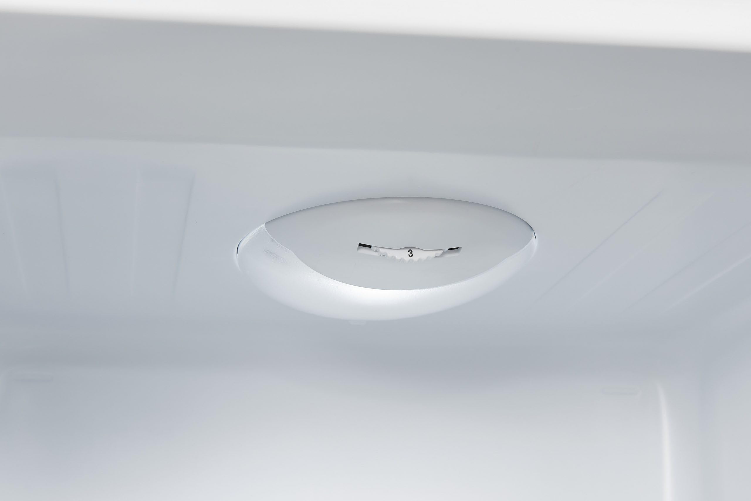 Exquisit® Frigorífico Combi, 175L, Clase E, Color Blanco, Cajón Verdulero, Estantes de Cristal, Altura Regulable, Tiradores Integrados, Luz LED, Consumo 195 kWh/año, Medidas 143,5x49x56,5 Cm.
