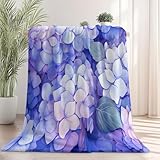 Optimal Taille: Grâce à ses 150 x 200 cm, cette couverture vous offre un confort maximal. Polyvalente, elle peut être utilisée comme jeté de canapé ou couverture de lit, que ce soit en intérieur ou en extérieur. Cette grande couverture vous enveloppe dans un cocon de douceur pour des moments de détente inoubliables sur votre lit ou canapé