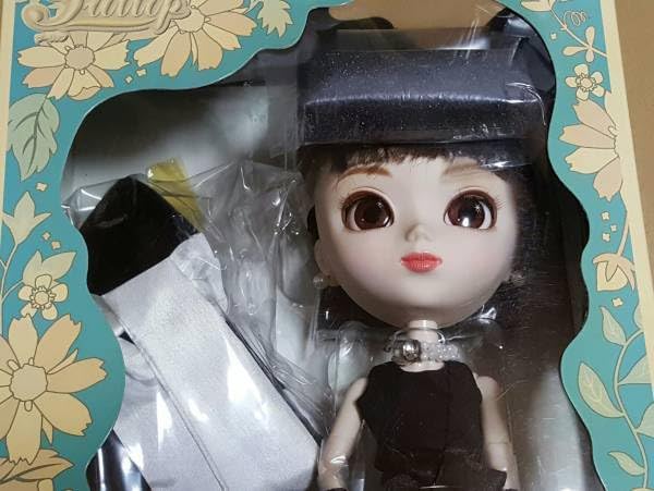 プーリップ ホリー ティファニーで朝食を Holly ヘップバーン オードリー プーリップ ホリー ティファニーで朝食を 新品未開封 - メルカリ