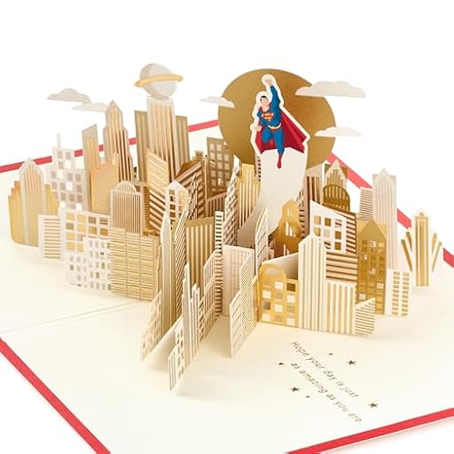 Hallmark DC Comics Superman, tarjeta 3D y desplegable para cualquier ocasión, Clark Kent, cumpleaños, día del padre, hijo, papá, sobrino, superhéroe, dorado | Ya disponible en tu tienda friki favorita! En mundofriki.es!