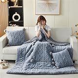 Facile à ranger: Il est très pratique de ranger la couverture de voyage et l'oreiller, il économise de l'espace, il est facile à transporter, et il peut également être utilisé comme décoration pour la chambre ou la voiture lorsque vous ne vous en servez pas. Vous pouvez l'utiliser pour une variété d'occasions, et la couverture a juste la bonne taille pour envelopper vos genoux et vos pieds lors d'un voyage froid.