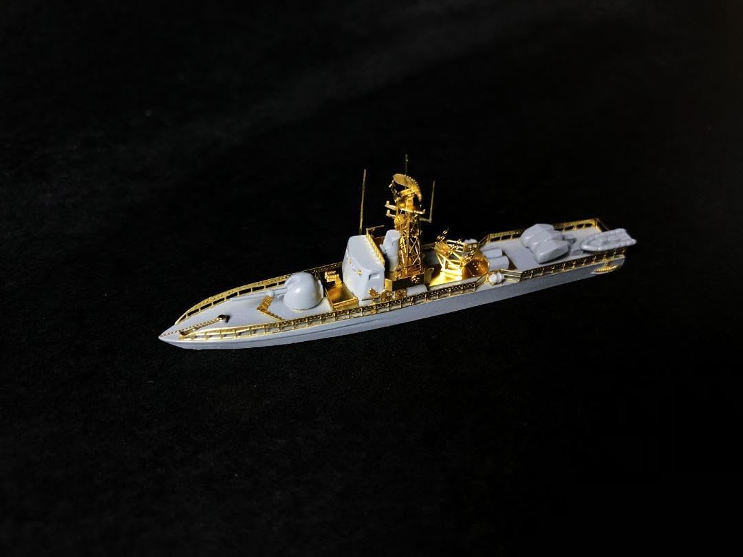 英国戦艦クイーン•エリザベス1918 ,ドイツ巡洋艦プリンツ•オイゲン1945 英国戦艦クイーン•エリザベス1918 ,ドイツ巡洋艦プリンツ•オイゲン1945