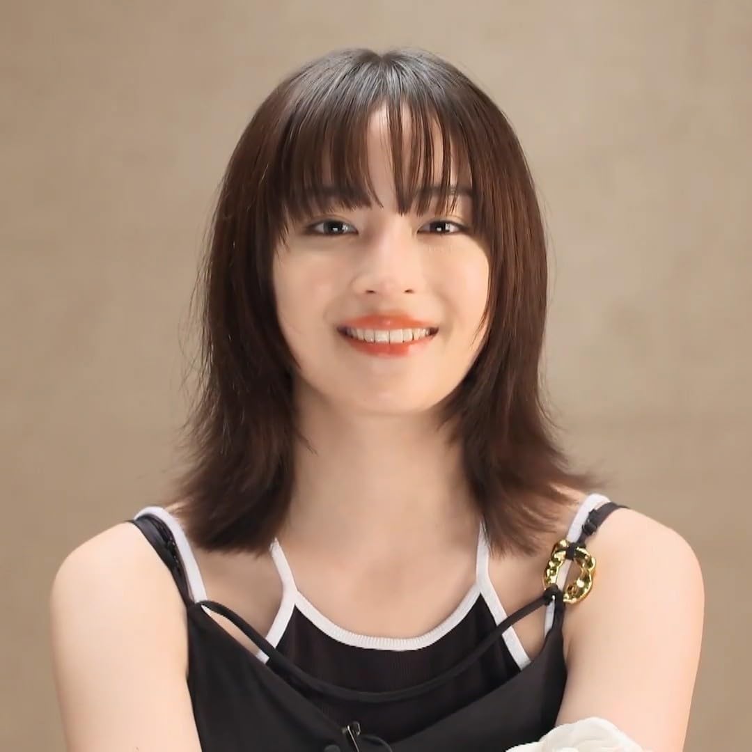 Amazon | 広瀬すず 黒ドレス正面 A1超大判ポスター | アイドル・芸能人グッズ 通販