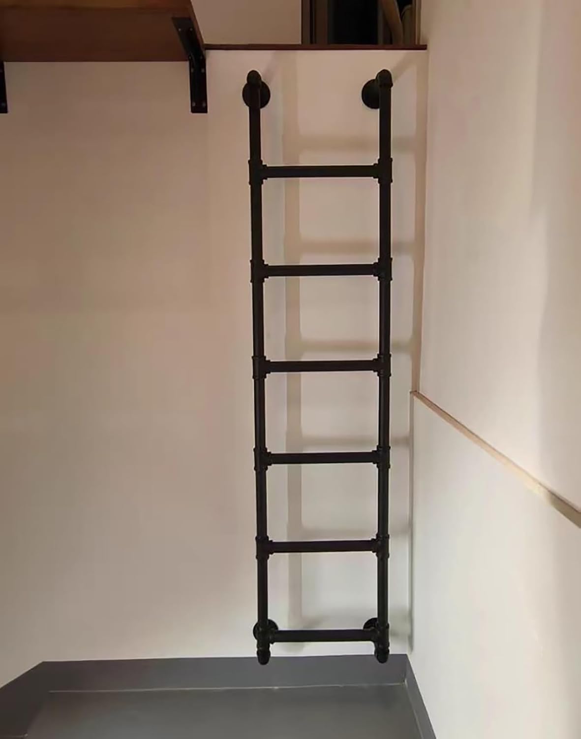 Wall Mounted Bunk Bed Ladder with Shelves for Easy Climbing and Home Decor