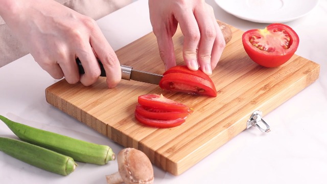 Country Living ピース キッチンナイフ ステンレススチール 刃 ガード付き 包丁 はさみ アカシアまな板 柔軟なまな板付き ブルー 新着