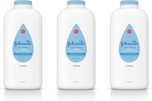 Vista 2 de Polvo para bebés Johnson's Baby con almidón de maíz naturalmente derivado, aloe y vitamina E para piel delicada, hipoalergénico, libre de parabenos