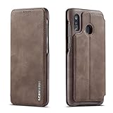 Protección completa: cubre todas las esquinas e incluye bordes elevados y una funda perfectamente curvada sin bordes ásperos o recortes para evitar que la pantalla se raye o toque el suelo, proporcionando protección de 360 grados. Con una fuerte absorción magnética oculta, la funda se cierra de forma segura para que tu teléfono no se caiga de la funda.