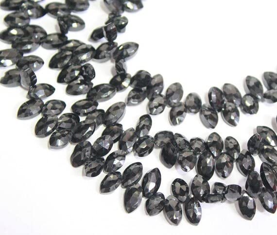 Fil de perles spinelle noir en marquise pour créer un cadeau personnalisé