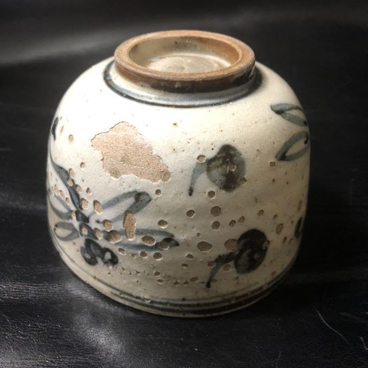 蔵からかなり古そうなトンボの絵付けの陶器が出てきた。茶道具、抹茶茶碗？　古美術品 Amazon.co.jp: 蔵からかなり古そうなトンボの絵付けの陶器が出