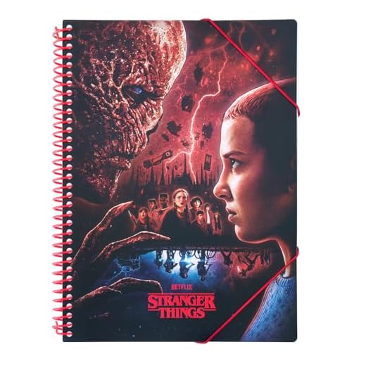 Grupo Erik Carpeta Fundas Plastico A4 Stranger Things Merchandising - Carpeta Clasificadora de Fundas con Espiral y Plastico A4 Transparente (30 fundas) | Carpetas Escolares para Niños y Niñas