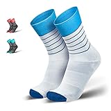 Bunte Laufsocken mit perfekter Passform wie eine zweite Haut - mit ihrem breiten, doppelt gewebten Bund sowie dem Kompressionseinsatz am Mittelfuß bieten diese Funktionssocken bequemen Sitz ohne zu verrutschen