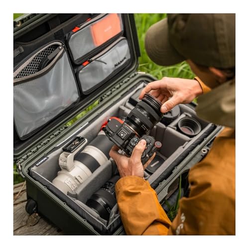 NANUK 935 Pro Photo Kit - Maleta rígida Impermeable para cámara fotográfica, con separadores Acolchados y Ruedas, 56 x 36 x 23 cm - Antipolvo y Resistente a los Golpes, Equipaje de Mano (Amarillo) - imagen 2