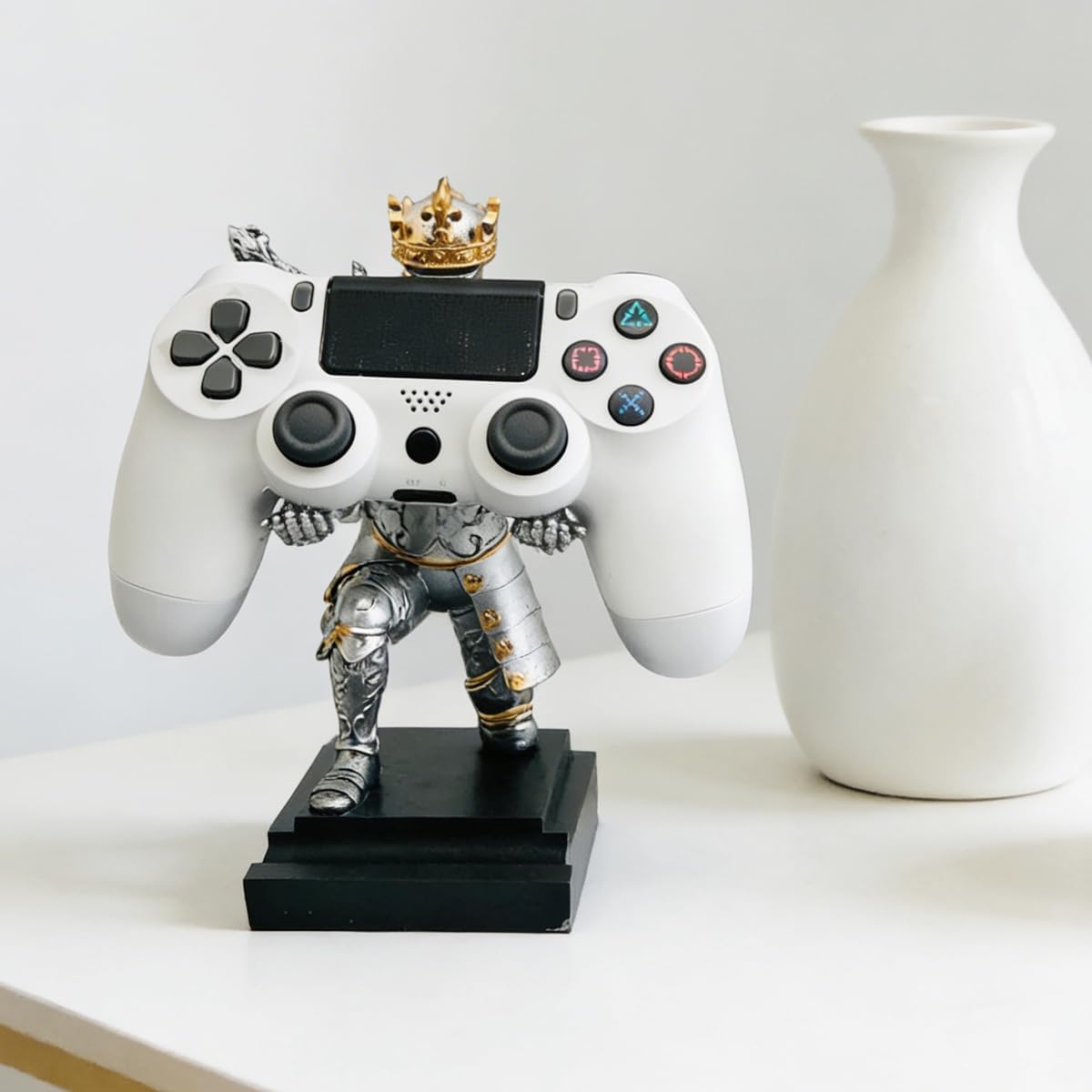 Knight Pen Holder Magnetic Knight Pencil Holder Stand Holder for Gamepad,Phones Office Desk Supplies Ornament (Iron)