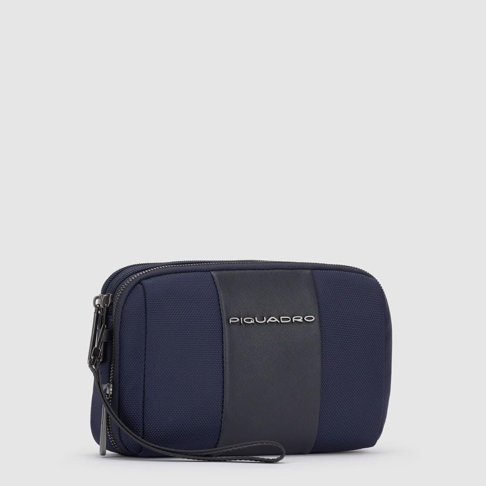 PIQUADRO – Pochette Uomo – Tre Scomparti – Con Portacarte di Credito –In Pelle e Tessuto Riciclato – Colore Blu