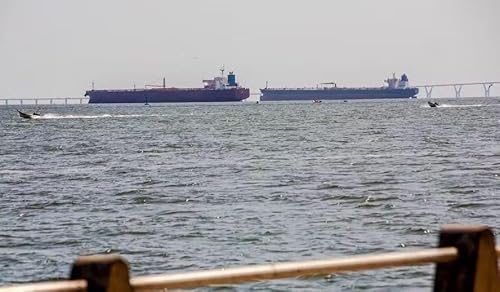 Retomada da ind&uacute;stria petrol&iacute;fera venezuelana demoraria dez anos, afirma economista copertina