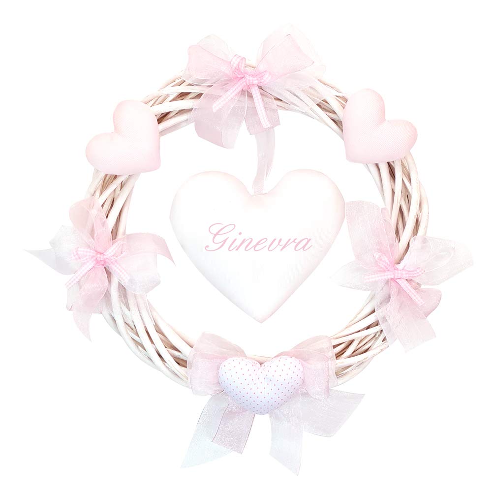 COCCOLE - Fiocco Nascita Bimba Personalizzato Cuore Rosa - Fiocco Nascita Bimba Compreso di Ghirlanda in Vimini - Nastro Personalizzato da Appendere a Casa e Regalare a Mamme e Papà