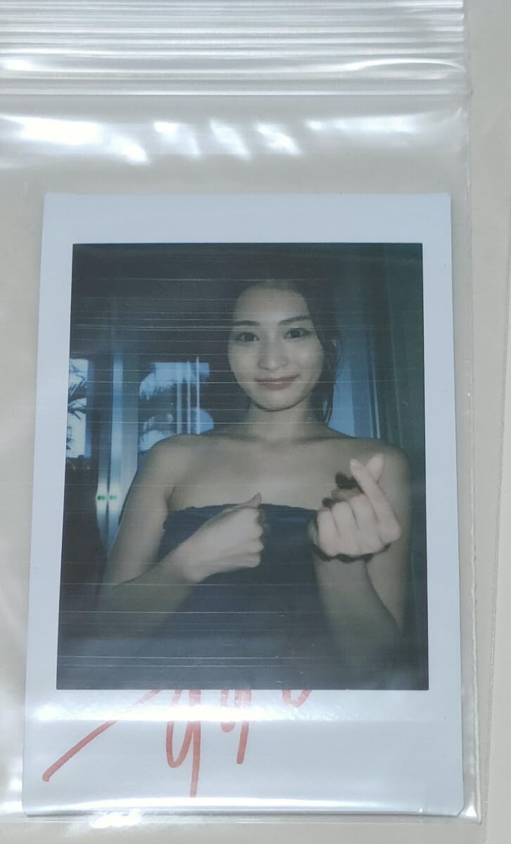 本庄鈴　4点セット　直筆サイン入りチェキ　チェキ　ポーズ Amazon.co.jp: 本庄鈴 サイン入りチェキ : おもちゃ