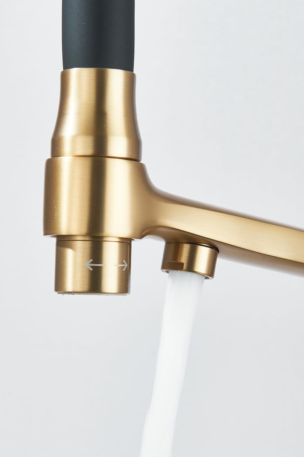 Grifo de cocina flexible de 3 vías con ducha extraíble, tubería de agua potable separada para filtro de agua, caño giratorio 360°, cuerpo de latón, montaje de un solo orificio (dorado)