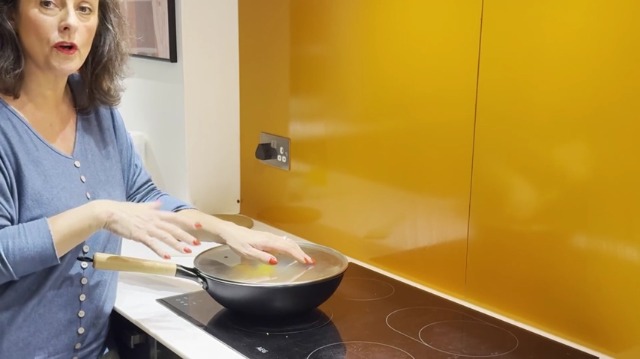 Jobin 33 cm/5,6L Wok en Acier au Carbone Avec Couvercle en Fer - Sans Revêtement Chimique - Cuisiner des Plats Asiatiques pour 4-6 Personnes - Convient à Induction/Electrique/Gas