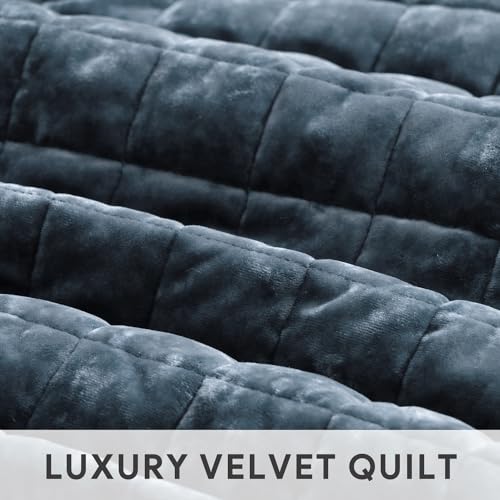 RECYCO Luxury Velvet Quilt Set King Size Bedding Sets, Ultra Soft Velvet Comforter Set, Lightweight Channel Box Stitch Oversized Bedspread Coverlet for All Season, with 2 Shams, Stormy Blue