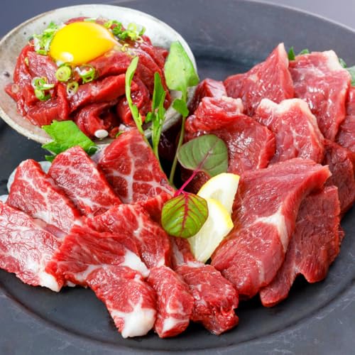 お中元 ギフト 馬刺し 霜降り入り3種セット 食べ比べ 200g (上赤身馬刺し 霜降り馬刺し 馬肉ユッケ) ボトル醤油付き ギフト 馬肉 衛生管理国際認証取得 赤身 新鮮馬刺し 真空小分けパック 盛り合わせ お取り寄せグルメ 阿蘇牧場 父の日