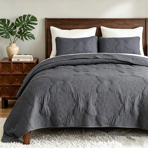 Image of Bedsure King Size Quilt Set - Lightweight Bedspreads King Size, Stitch-Free Ultrasonic Quilting Coverlet, All-Season Dark Grey Comforter Set, Pet-Friendly Soft Machine Washable Bedding (106 inchx96 inch)
