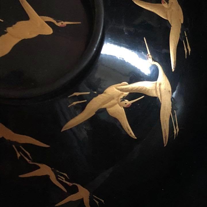 究極の美◼️蔵から黄金の鶴23羽が優雅に飛ぶ漆塗り蒔絵のお椀が出て来