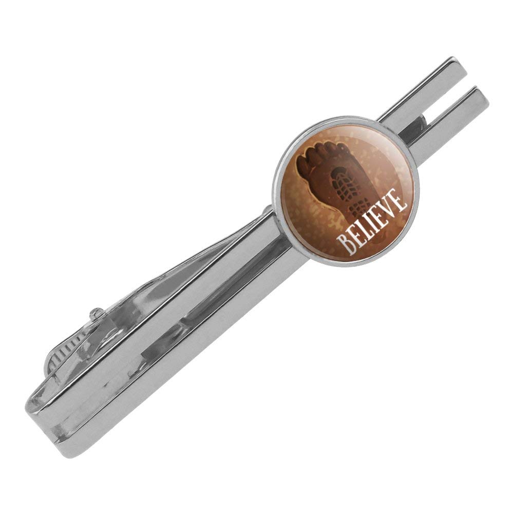 GRAPHICS & MORE Bigfoot Sasquatch Believe Foot Print Round Tie Bar Clip Clasp Tack Silver Color Plated