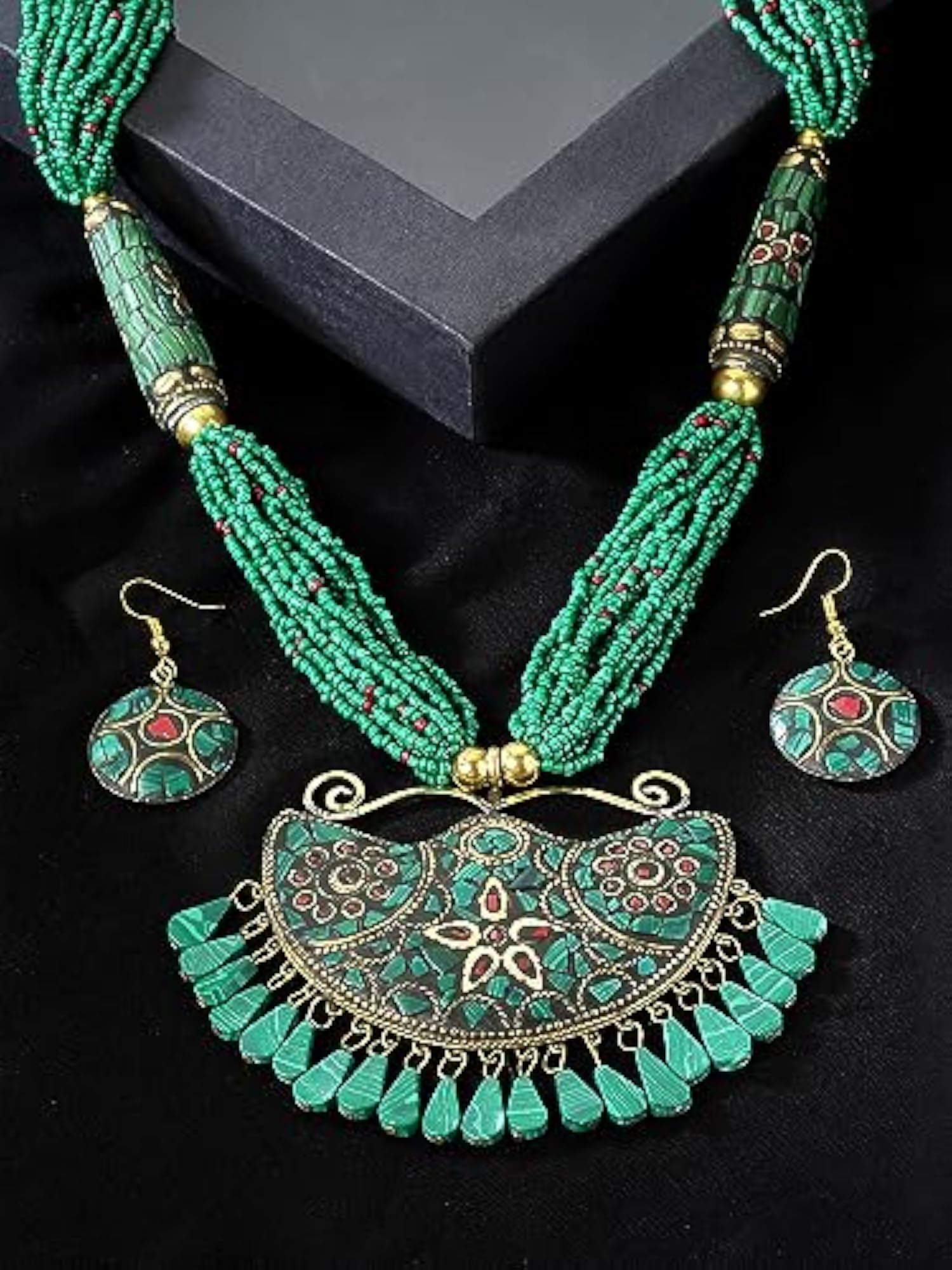 Stylish Tibetan Pendant Necklace Set