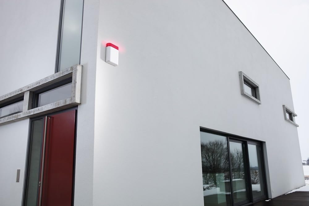 ABUS AZSG10001 Draht-Außensirene – 110 dB Alarmsignal mit rotem Blitzlicht für Alarmanlagen – wetterfestes Gehäuse mit Sabotageschutz, 12 V, für außen, optisch-akustischer Signalgeber