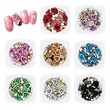 Obtendrá 8 cajas de amuletos de uñas de rosas de metal y gemas artificiales de perales holográficos mixtos con efecto de reflejo en 8 colores diferentes, la decoración de uñas divertida y fácil le dará un aspecto elegante, cantidad abundante para que pueda diseñar y hacer bricolaje en varios estilos de arte de uñas.