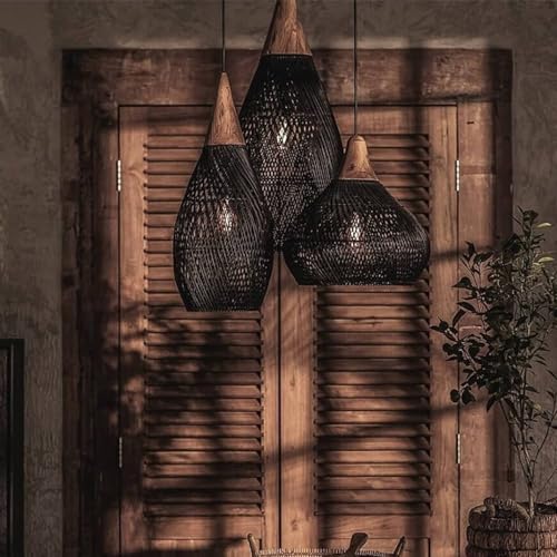 Suspension rotin noir pour corriger un éclairage trop froid